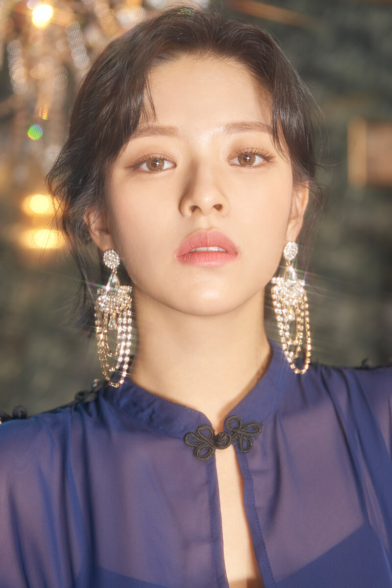 Jeongyeon promoción feel special con ropa morada