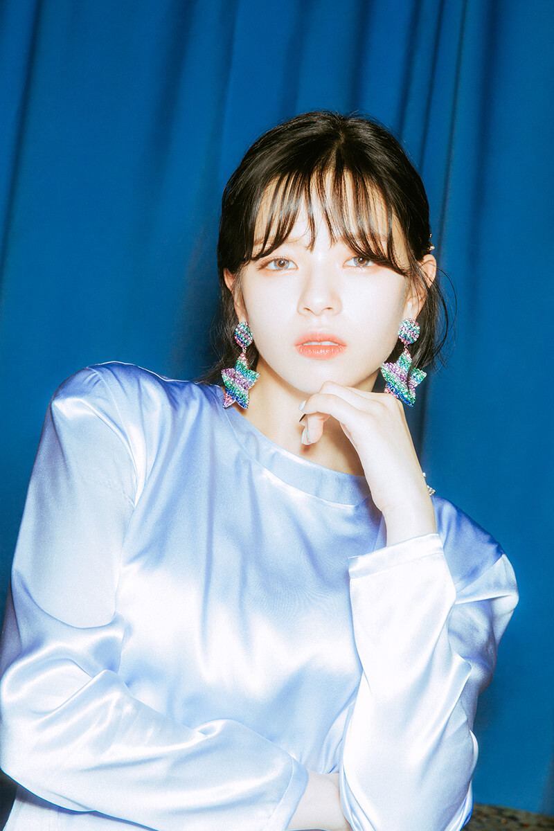 Jeongyeon promoción feel special con ropa azul