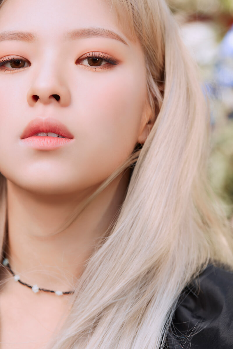 Jeongyeon cara promocion more & more